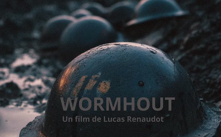 Visuel de Wormhout : des casques militaires dans la boue